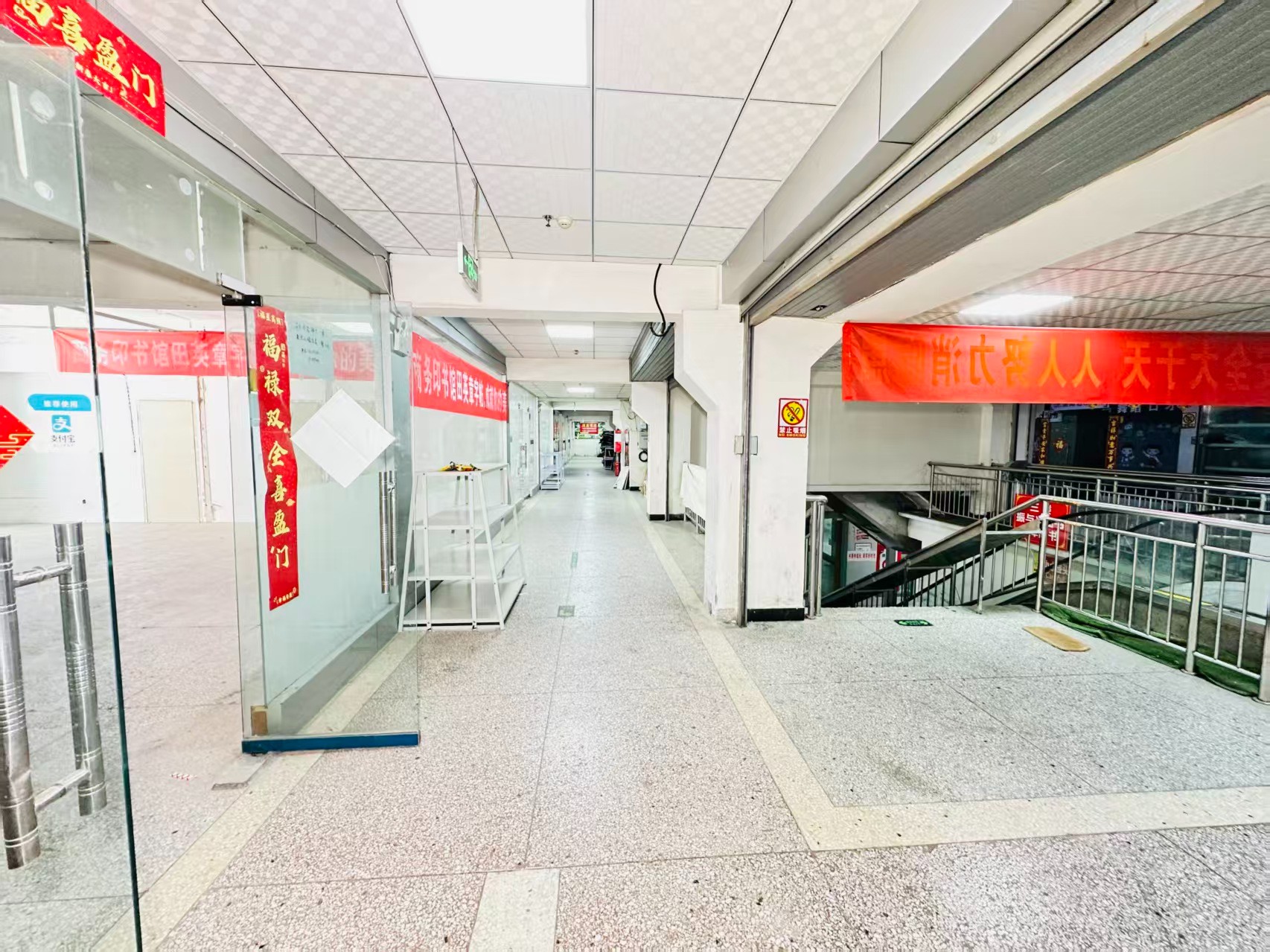 纱厂南路引入人工智能技术应用场景，推动AI与商业、零售、电商、企业服务等领域融合发展。